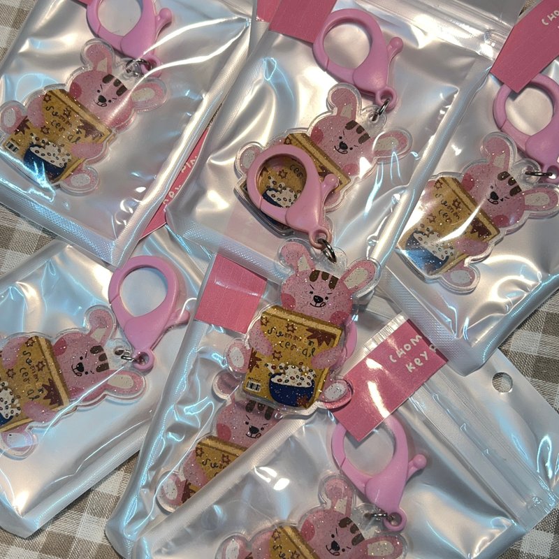 Chompink Keyring - Pink rabbit keychain - 鑰匙圈/鑰匙包 - 壓克力 多色