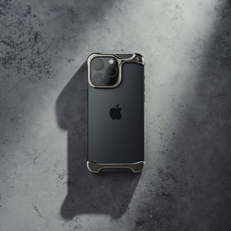 ARC | Arc Pulse iPhone 16 Pro 手機殼 鏡面黑 - 手機殼/手機套 - 鋁合金 黑色