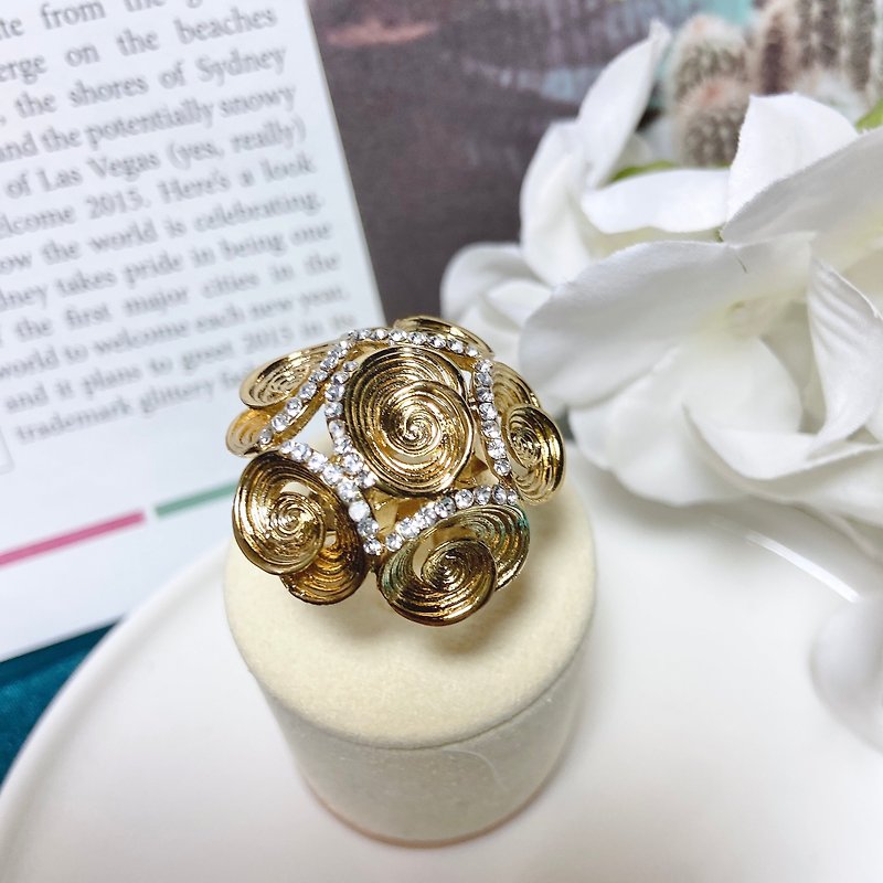 [Western Antique Jewelry] 14.5 Flower Van Gogh Art Style Layered Rhine Beauty Ring - แหวนทั่วไป - เครื่องประดับ สีทอง