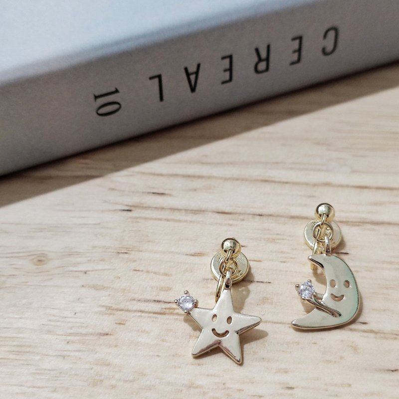 Moon Little Star | Friends without pierced ears | Clip-on earrings - ต่างหู - วัสดุอื่นๆ สีทอง