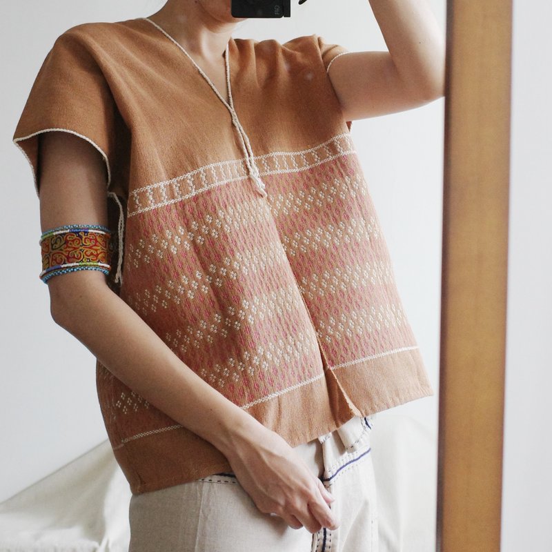 Karen shirt 泰北山岳民族克倫族手織布手工刺繡天然染織上衣 - 女上衣/長袖上衣 - 棉．麻 