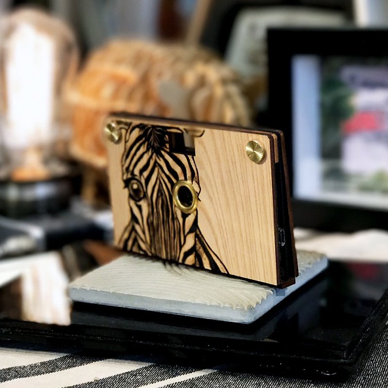 Pinkoi限定 - Paper Shoot 紙可拍 檜木相機 看見系列 - 斑馬 (含精裝盒特、特效鏡頭2顆與8G SD卡) - 菲林/即影即有相機 - 木頭 咖啡色