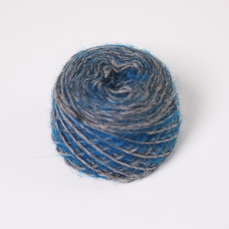 手紡 モヘア  糸-灰色の明るい青-フェアトレード - 編み物/刺繍/羊毛フェルト/裁縫 - ウール ブルー