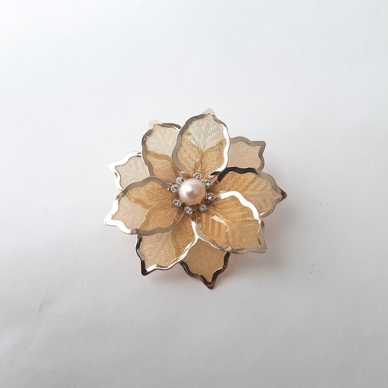 フラワー 2 ブローチ あこや真珠 パール　あこやパール　パールブローチ　日本の真珠 pearl brooch 珍珠胸針 珍珠胸针 진주브로치 - ブローチ - 真珠 