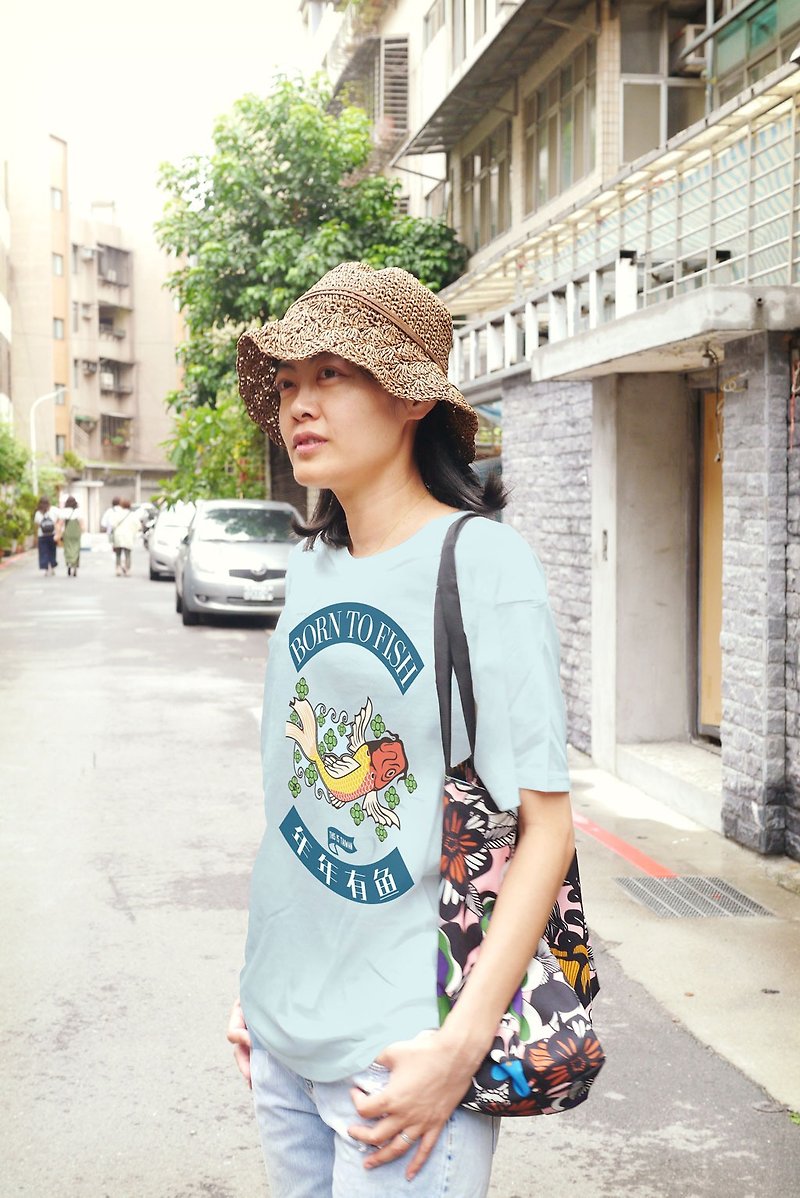 Fun Taiwanese T-shirts have original fish every year - เสื้อฮู้ด - ผ้าฝ้าย/ผ้าลินิน สีน้ำเงิน