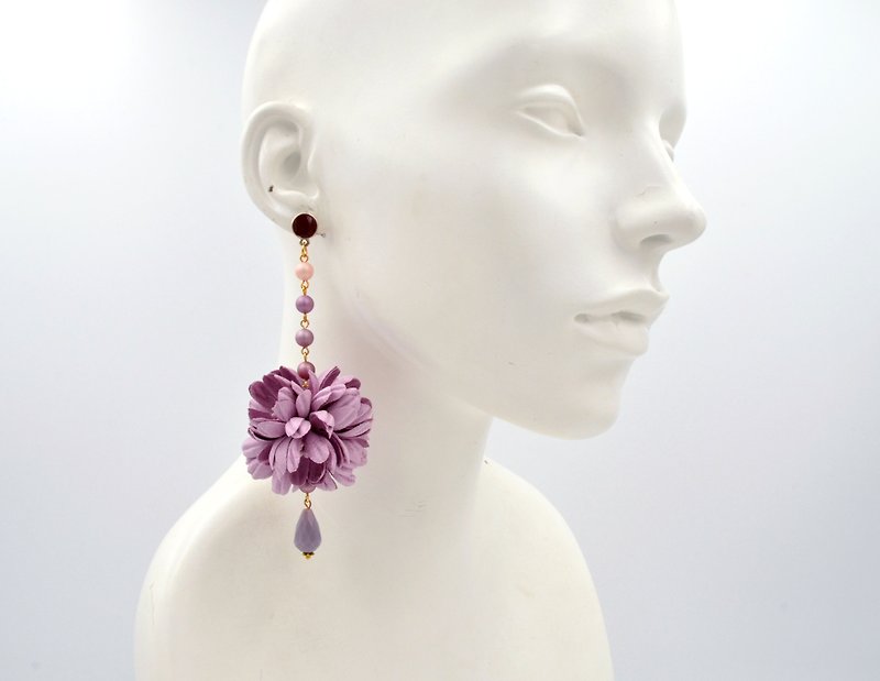 (M size)粉紫色立體壓花雛菊花球耳環 Purple Daisy Ball Earring - 耳環/耳夾 - 聚酯纖維 紫色