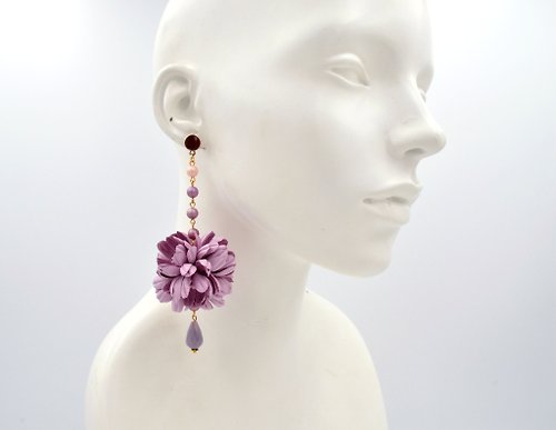 TIMBEE LO shop (M size)粉紫色立體壓花雛菊花球耳環 Purple Daisy Ball Earring
