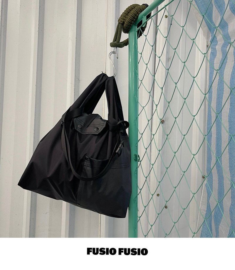 FUSIOFUSIO Functional Waterproof Tooling Style Tote Bag Black - กระเป๋าแมสเซนเจอร์ - วัสดุกันนำ้ สีดำ