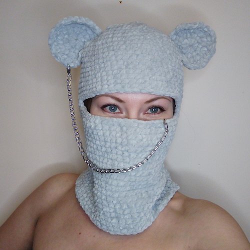 Alternative Crochet Boutique 蓬鬆的熊巴拉克拉法帽。 帶熊耳朵鉤針編織的灰色巴拉克拉法帽。