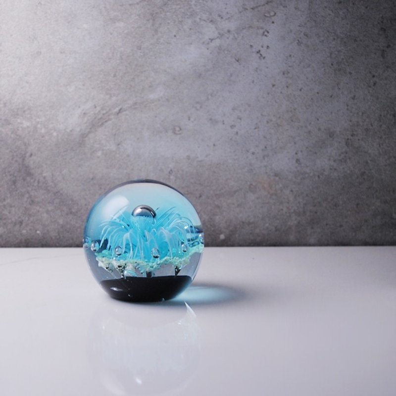 7cm【大海裡的禮物】給愛浮潛的你－千手佛珊瑚手工玻璃球擺飾 魚缸裝飾海葵(含雕刻) 海底生物 - 擺飾/家飾品 - 玻璃 藍色