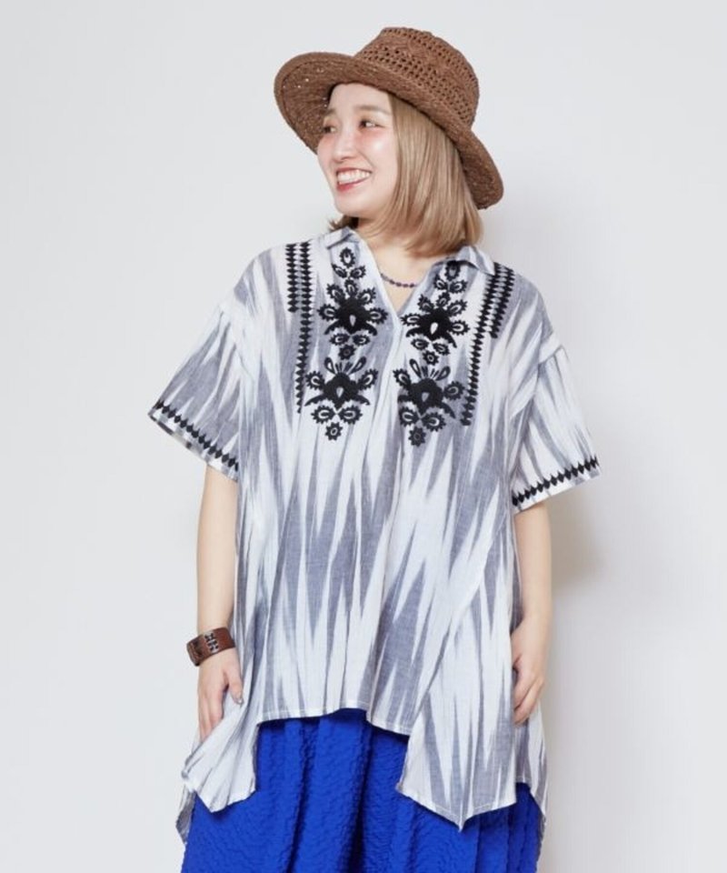 [Popular pre-order] Suzani embroidered ikat printed umbrella V-neck shirt (2 colors) ILL-4702 - Women's Shirts - Cotton & Hemp 