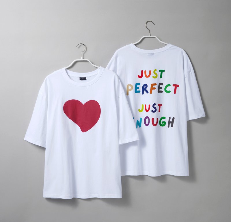 Graffiti love design short TEE - Women's T-Shirts - Cotton & Hemp 