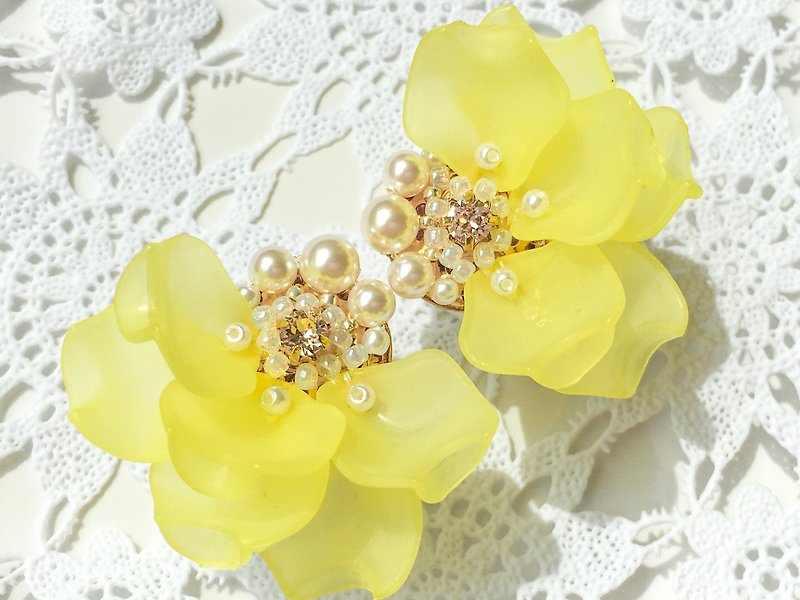 【イエロー】Flower Frill - 耳環/耳夾 - 壓克力 黃色