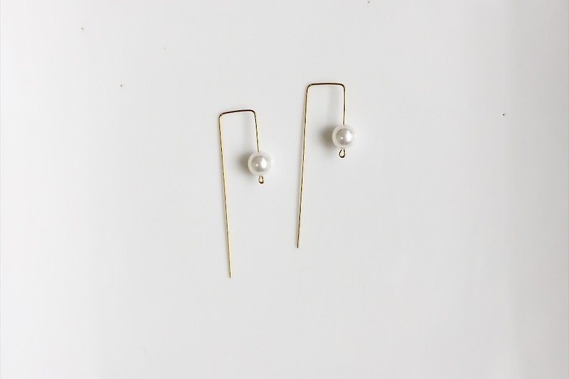 Simply O pearl brass styling earrings - Earrings & Clip-ons - Gemstone White