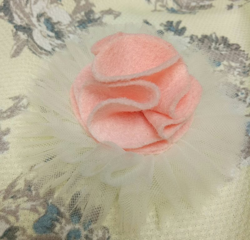 [PARTY Queen] Baby pink snow yarn felt flower hairpin hair band full moon birthday party photo gift group shooting - Bibs - Other Materials Pink