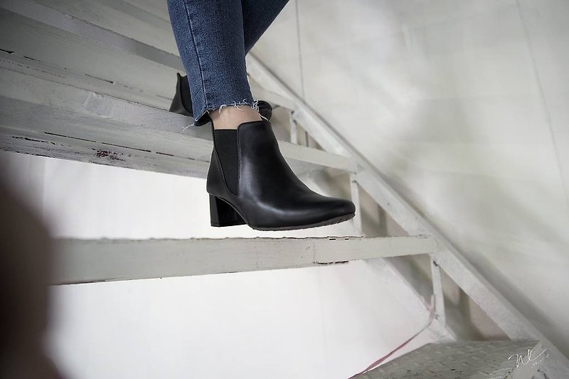 Turns Boots Heel Boots (Black) Force Black | WL - รองเท้าบูทสั้นผู้หญิง - หนังแท้ สีดำ