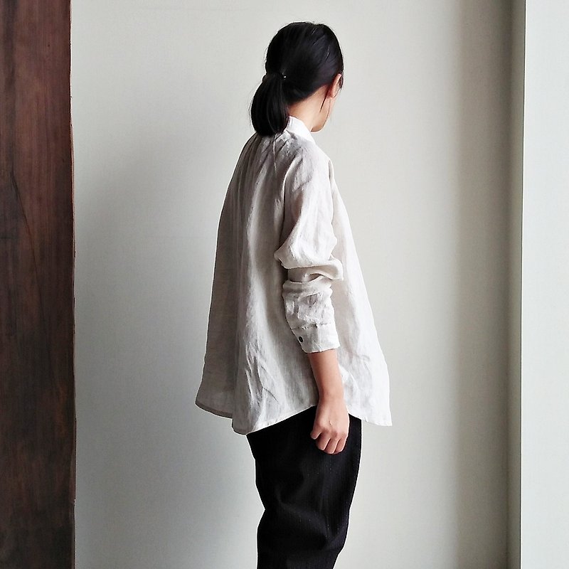 Slightly Folded Collar Lachlan Sleeve Shirt Linen - เสื้อเชิ้ตผู้หญิง - ผ้าฝ้าย/ผ้าลินิน 