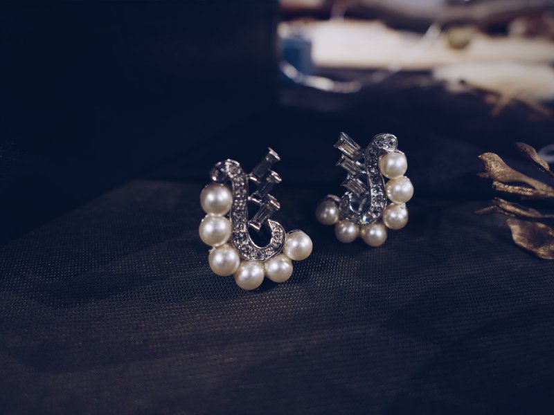 Richelieu Song of Elegance White Jewelry Earrings-American Antique Jewelry Vintage Jewelry - ต่างหู - โลหะ 