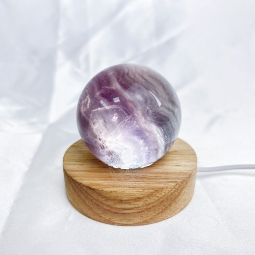 月浩尋寶工作室 螢石球 5.8cm 星空光 星漢燦爛 山形千層 帶彩虹光 紫螢石 透明螢