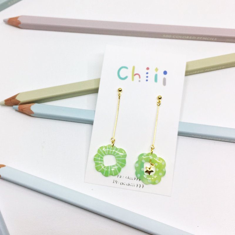 Gradient Green Apple Clip/Pin Earrings - ต่างหู - เรซิน สีใส