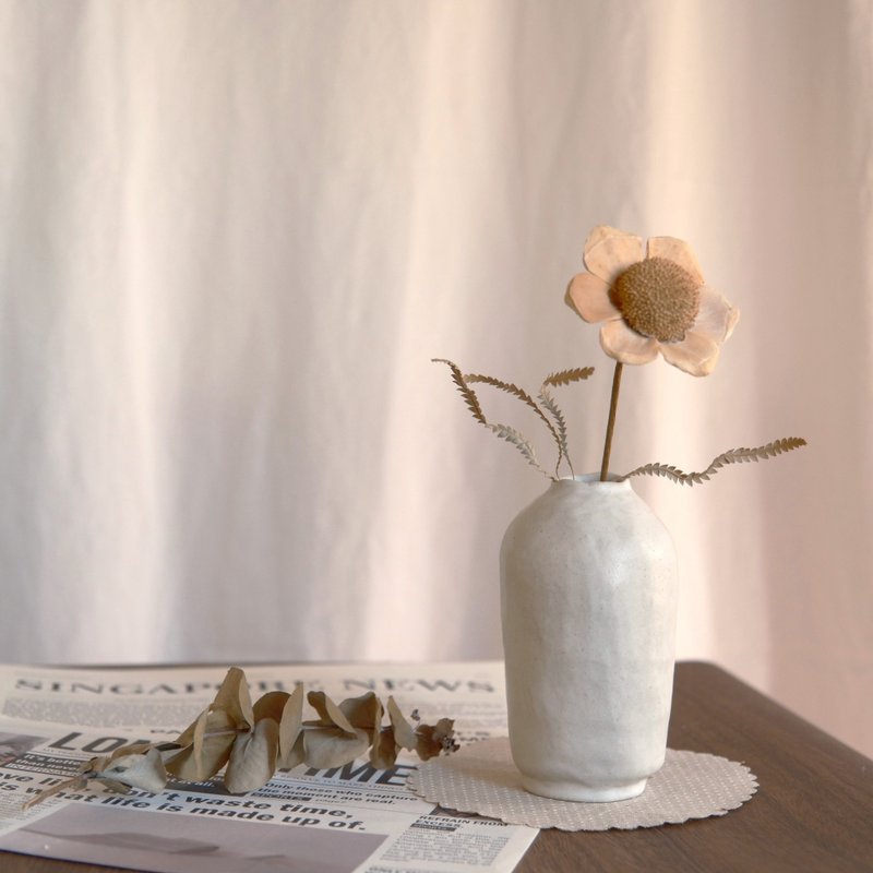 手捏陶器/花瓶/擺件 - 花瓶/花器 - 陶 白色