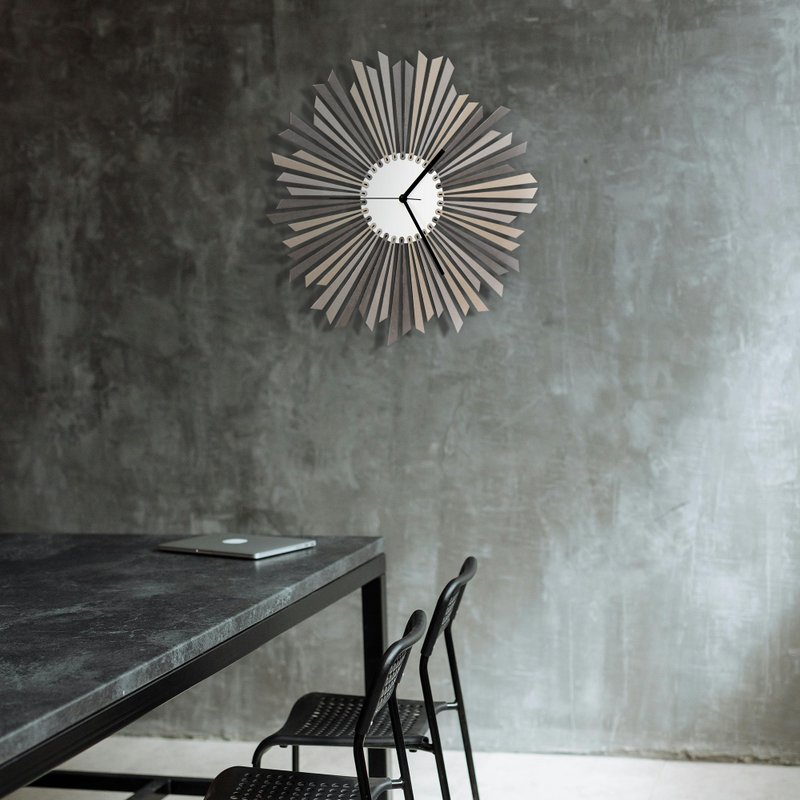 The Sirius - シルバー/グレーの色合いのエレガントな木製壁掛け時計 - 時計 - 木製 シルバー