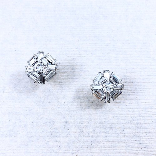 BOITE LAQUE Vintage Crystal Rhinestone Art Deco Snowflakes Earrings