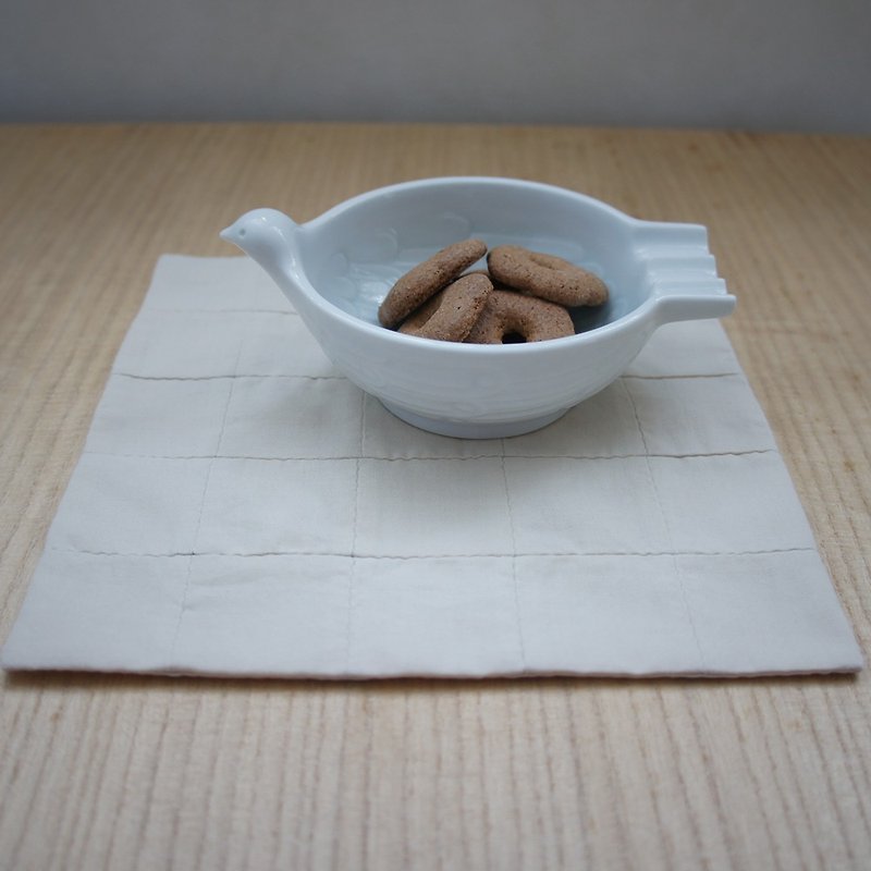 Handmade tea mat "SQUARE 四角" beige - ผ้ารองโต๊ะ/ของตกแต่ง - ผ้าฝ้าย/ผ้าลินิน สีกากี