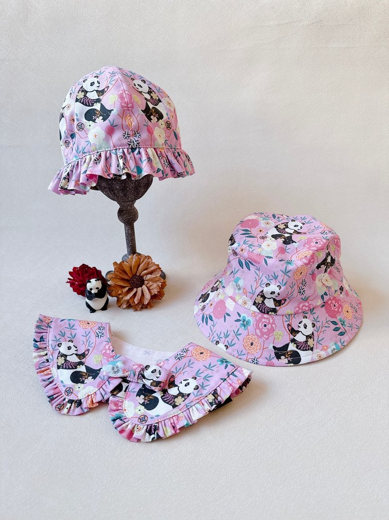 寶寶彌月禮盒。花見熊貓。手作裝飾荷葉領圍兜&寶寶遮陽帽禮盒 - 圍兜/口水巾 - 棉．麻 粉紅色