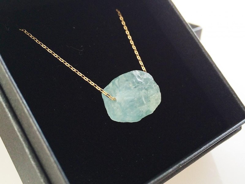 Aquamarine Ore stone ◇ K10 Gold Necklace - สร้อยคอ - เครื่องเพชรพลอย 