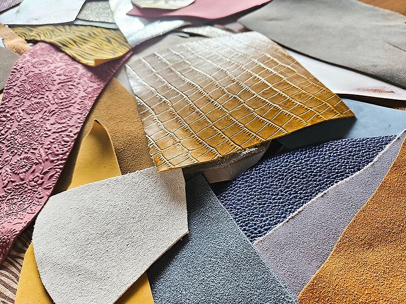 Lecon leather material surprise bag leather material bag color pattern random shipment does not include hand tools - Leather Goods - Genuine Leather Multicolor