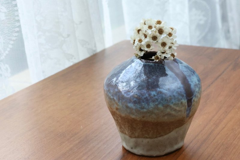 藝術手捏陶藝小甕花器日本進口土藍灰漸層釉侘寂風擺飾乾燥花擺飾 - 擺飾/家飾品 - 陶 多色