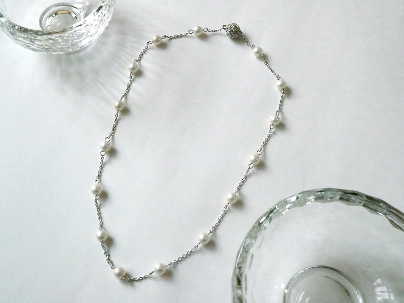 Daily Working Pearl Necklace Sold separately Simple Everyday Use Daily White White Station Necklace Artificial Pearl Resin Pearl Magnet Clasp - สร้อยคอ - พลาสติก ขาว