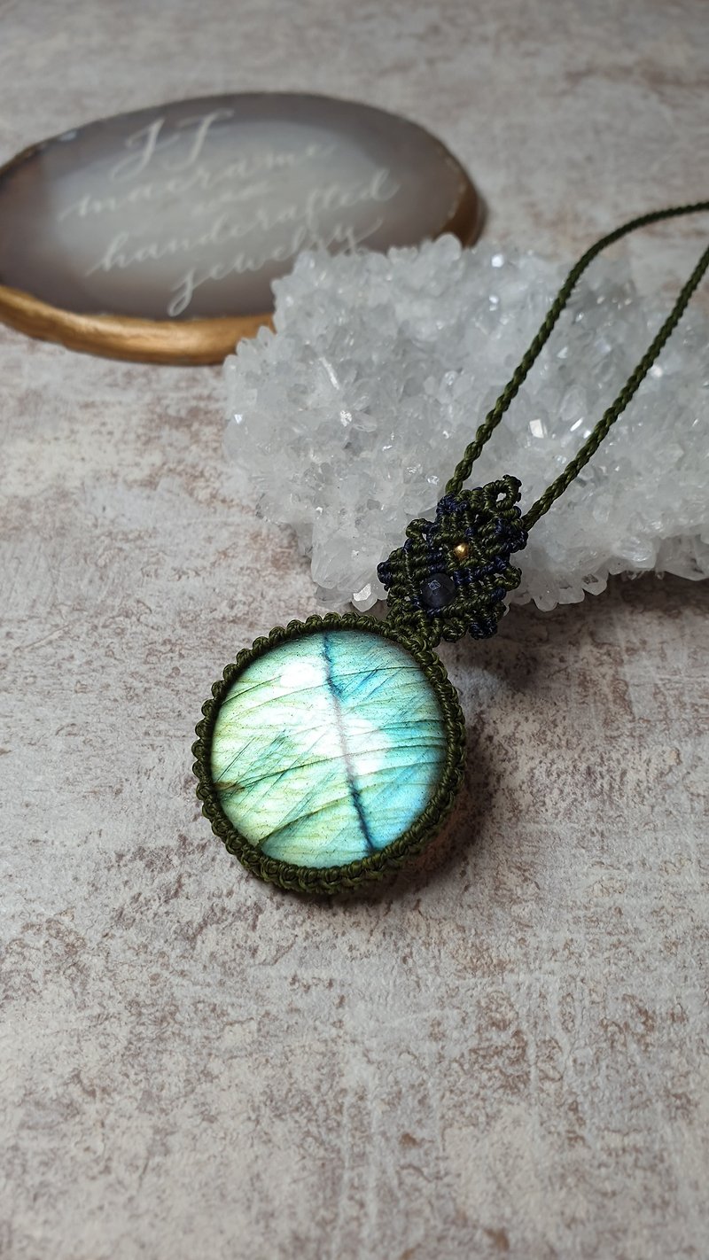 L86 Labradorite macrame Necklace and Handcrafted Jewelry - Necklaces - Other Materials Green