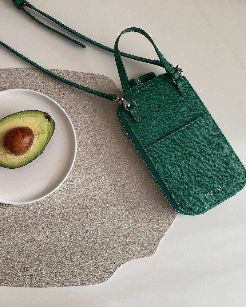 The Ally from Korea | LISHA BAG | Green | Cross Body Shoulder bag - กระเป๋าแมสเซนเจอร์ - หนังแท้ สีเขียว