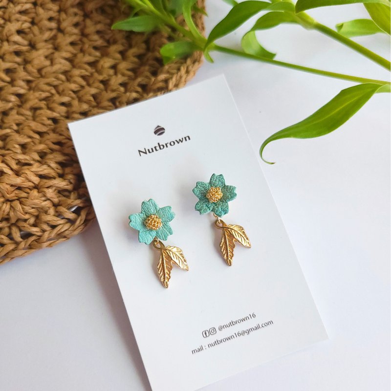 Leather series-a touch of green leather flower earrings/ Clip-On - ต่างหู - หนังแท้ สีเขียว