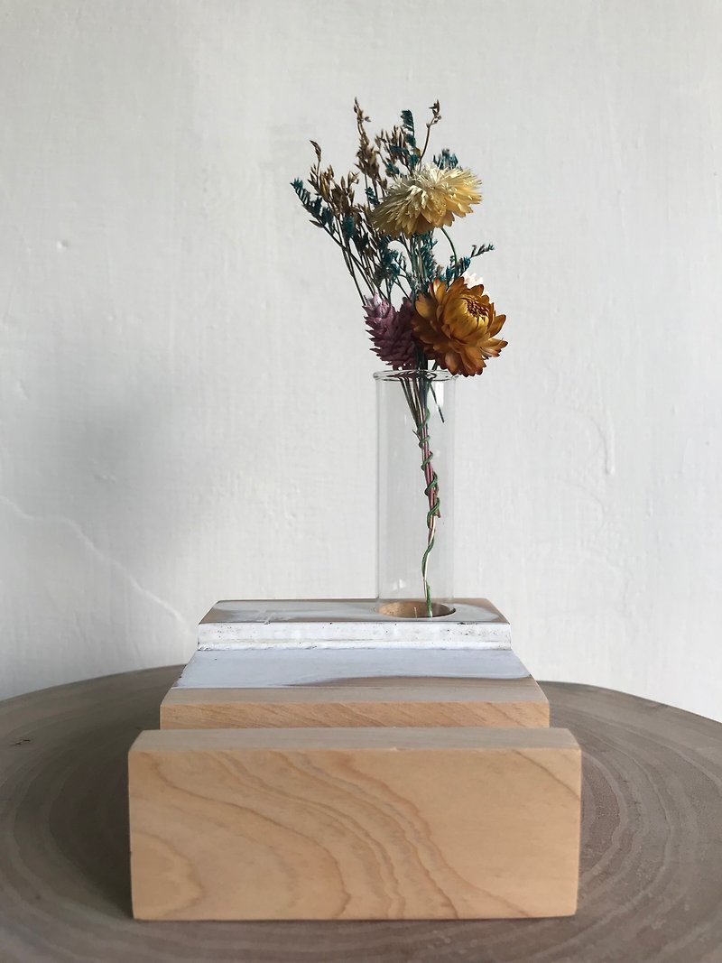 CL Studio【cypress-mobile phone holder/business card holder】N126 with test tube and dried flower - Card Stands - Wood Gold