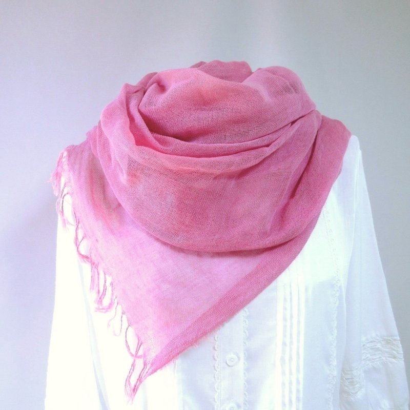 Plant dyeing, sappan dyeing, mosquito net weaving, large cotton long stole, dull rose - Knit Scarves & Wraps - Cotton & Hemp Pink