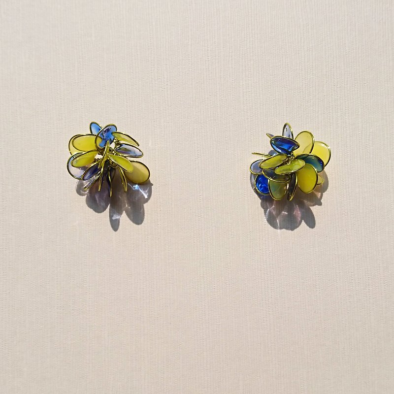 <Flower> Hand-designed resin earrings/earring/accessories - Earrings & Clip-ons - Other Materials Yellow