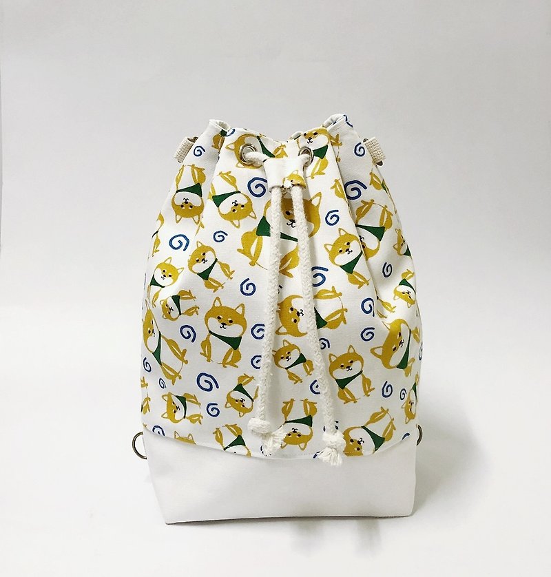 Shiba Inu White 3way Mouth Bucket Bag (Handheld/Shoulder/Back) - กระเป๋าแมสเซนเจอร์ - ผ้าฝ้าย/ผ้าลินิน ขาว