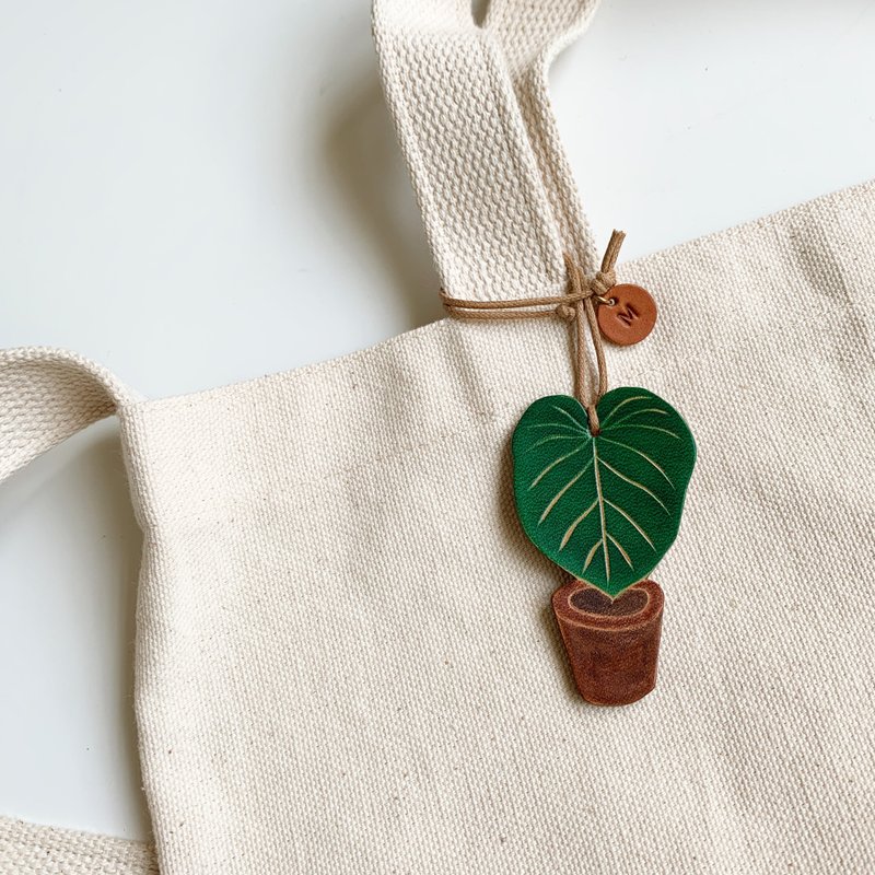 【View the leaves every day. Brocade leather strap] Handmade bookmark philodendron custom lettering gift - พวงกุญแจ - หนังแท้ 