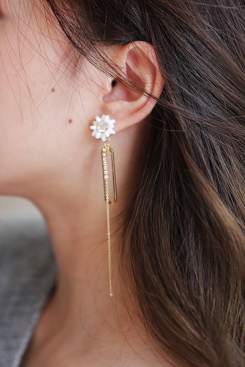 Flower Stud With Mismatched Dangle Front-Back Earrings - Earrings & Clip-ons - Other Materials White