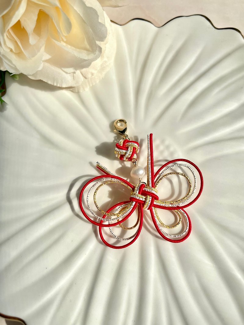Butterfly charm mizuhiki freshwater pearl Red Silver Gold - Charms - Paper Red