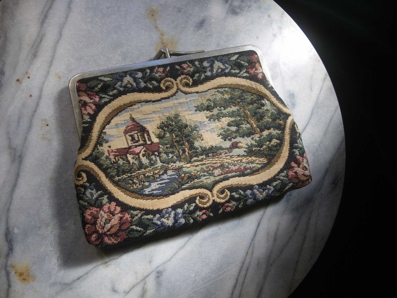 【OLD-TIME】Early European Scene Embroidery Clutch - กระเป๋าถือ - วัสดุอื่นๆ 