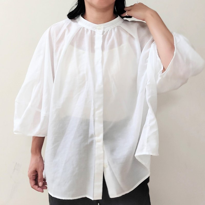 Made in Japan Dolman sleeve sheer shirt Summer jacket Smooth fabric White - เสื้อเชิ้ตผู้หญิง - ผ้าฝ้าย/ผ้าลินิน ขาว