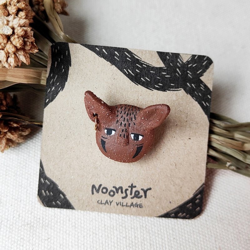 【Gift Box】Hill Monster, Handmade pottery brooch - Brooches - Pottery 