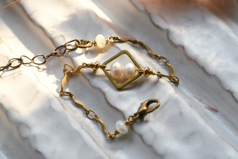 Pearl NO.4 │ │ pearl x Bronze Bronze Bracelet - สร้อยข้อมือ - ทองแดงทองเหลือง ขาว