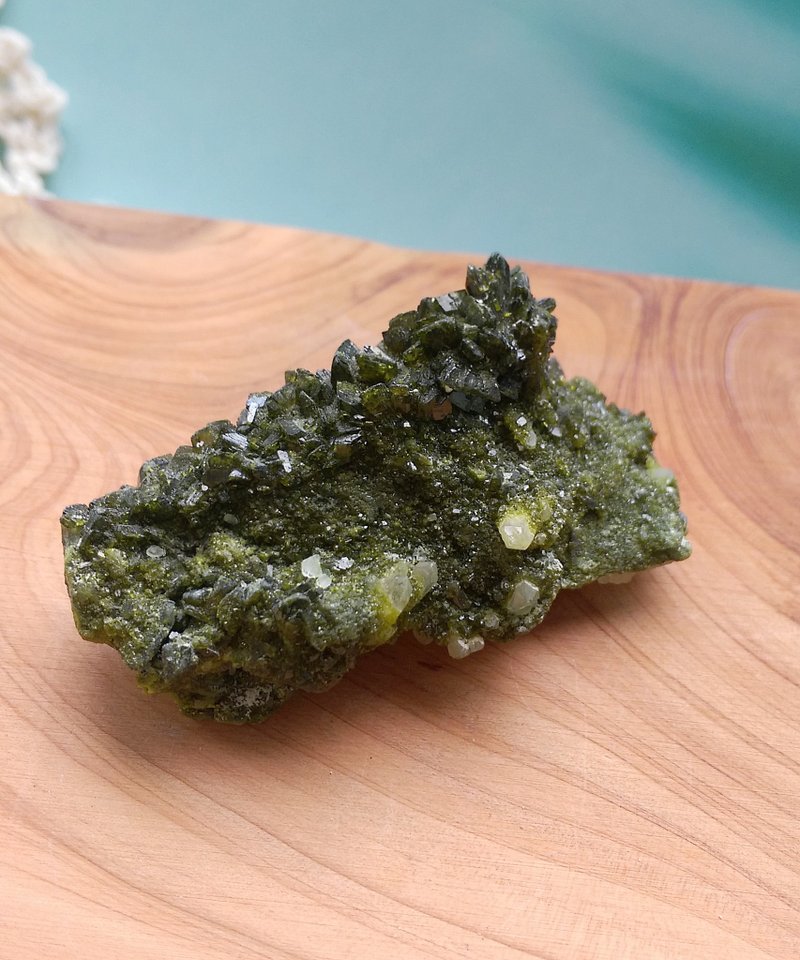 Epidote  四川產地 綠簾石 水晶共生礦 天然礦石 原礦 - ของวางตกแต่ง - วัสดุอื่นๆ 