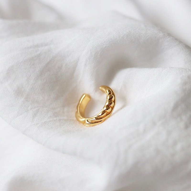 Gold Mamba Ear Cuff Mini 耳骨夾 - 耳環/耳夾/耳骨夾 - 銅/黃銅 金色
