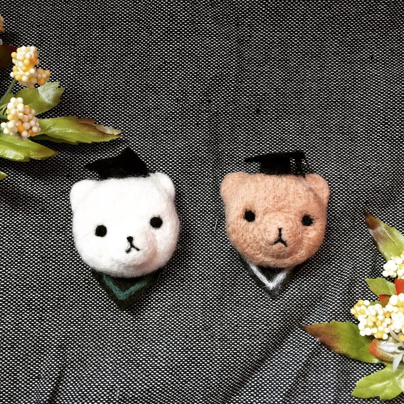 Wool felt hand-made-graduation bear pin / hair circle for 1 person - เย็บปักถักร้อย/ใยขนแกะ/ผ้า - ขนแกะ 